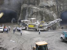 Tunnel drilling machine