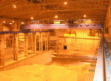 2 Process-Overhead Cranes in a nitrogen fertilizer warehouse 